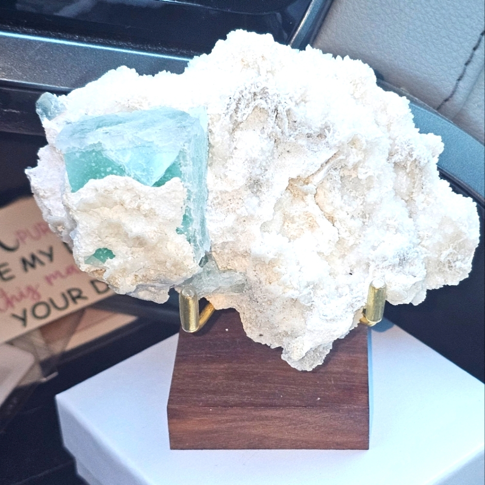 Big green fluorite cube in Uv Reactive calcite matrix